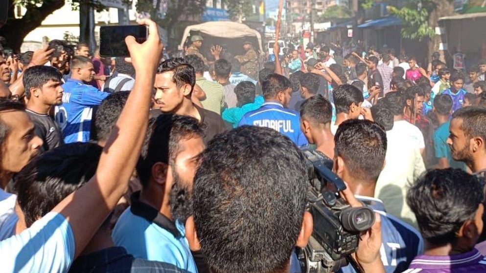 আইসিইউতে থাকা চবি শিক্ষার্থীকে ঢাকায় আনা হচ্ছে